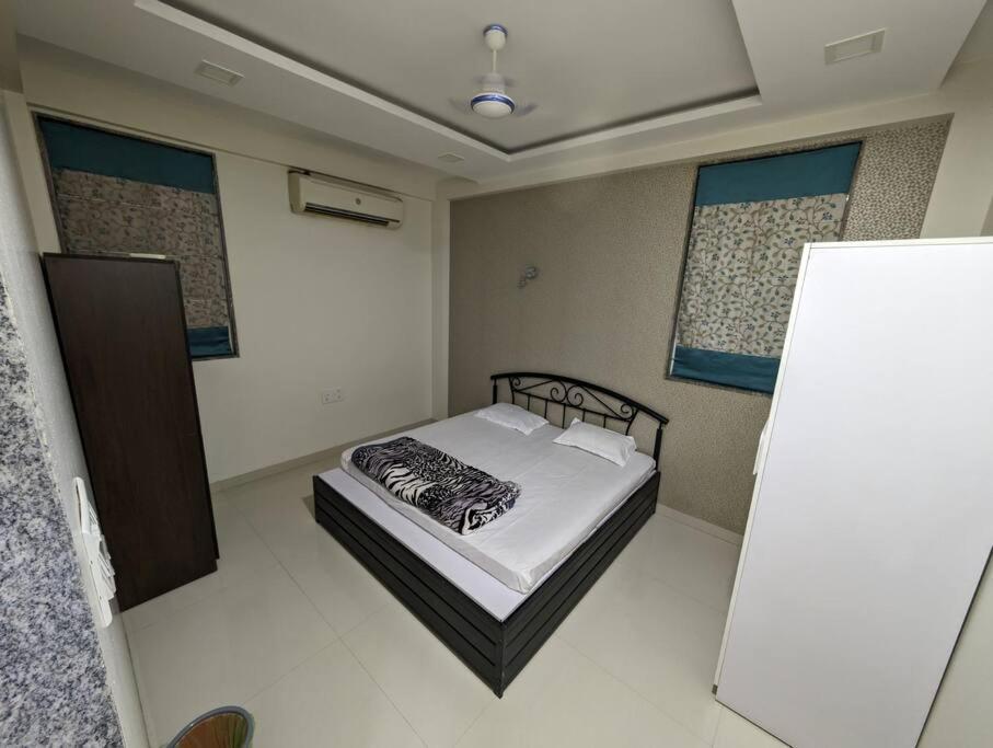 Villa With A Mini Theatre And A Grande Party Lawn Pune