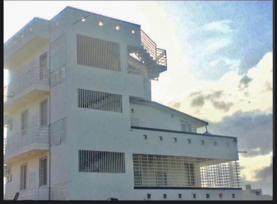 Villa With A Mini Theatre And A Grande Party Lawn *