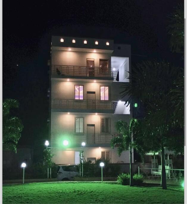 Villa With A Mini Theatre And A Grande Party Lawn Pune